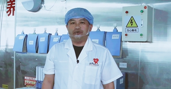 全國五一勞動獎?wù)芦@得者、陜西榆林四海食品配送有限責任公司生產(chǎn)班組組長 趙志新 李凡攝_副本.jpg